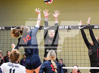 Thumbnail 1 in Sacred Heart vs. Village Christian (NIKE Tournament of Champions) photogallery.
