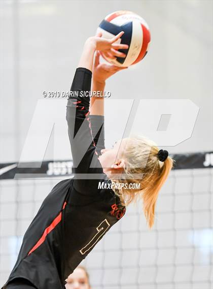 Thumbnail 3 in Sacred Heart vs. Village Christian (NIKE Tournament of Champions) photogallery.