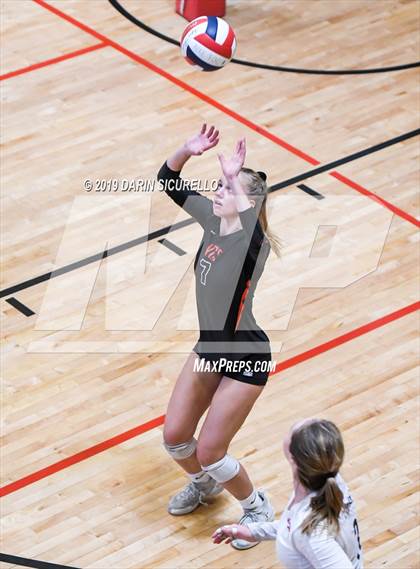 Thumbnail 2 in Sacred Heart vs. Village Christian (NIKE Tournament of Champions) photogallery.