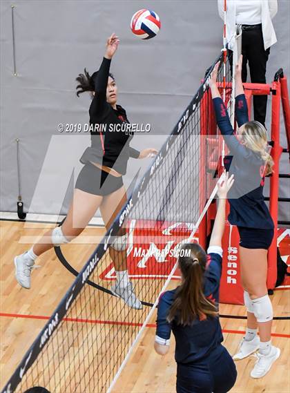 Thumbnail 1 in Sacred Heart vs. Village Christian (NIKE Tournament of Champions) photogallery.