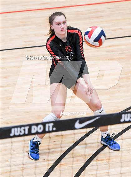 Thumbnail 2 in Sacred Heart vs. Village Christian (NIKE Tournament of Champions) photogallery.