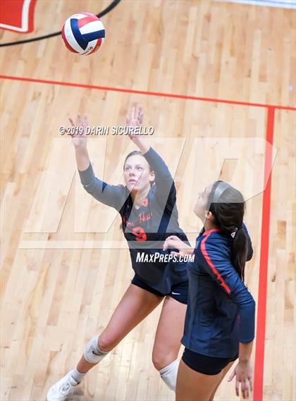Thumbnail 2 in Sacred Heart vs. Village Christian (NIKE Tournament of Champions) photogallery.