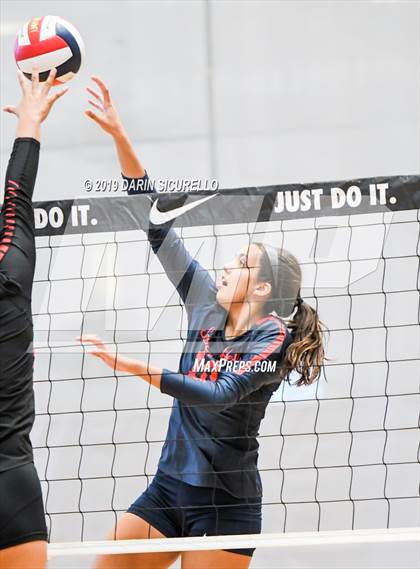 Thumbnail 2 in Sacred Heart vs. Village Christian (NIKE Tournament of Champions) photogallery.