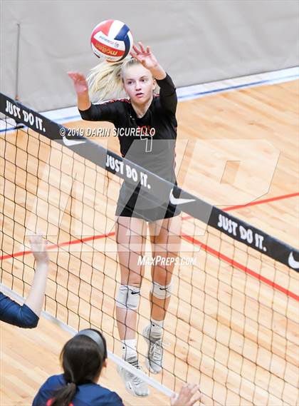 Thumbnail 1 in Sacred Heart vs. Village Christian (NIKE Tournament of Champions) photogallery.
