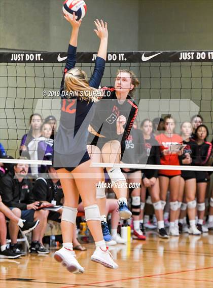 Thumbnail 3 in Sacred Heart vs. Village Christian (NIKE Tournament of Champions) photogallery.