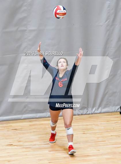 Thumbnail 2 in Sacred Heart vs. Village Christian (NIKE Tournament of Champions) photogallery.