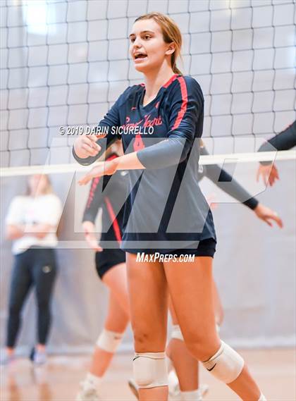 Thumbnail 1 in Sacred Heart vs. Village Christian (NIKE Tournament of Champions) photogallery.