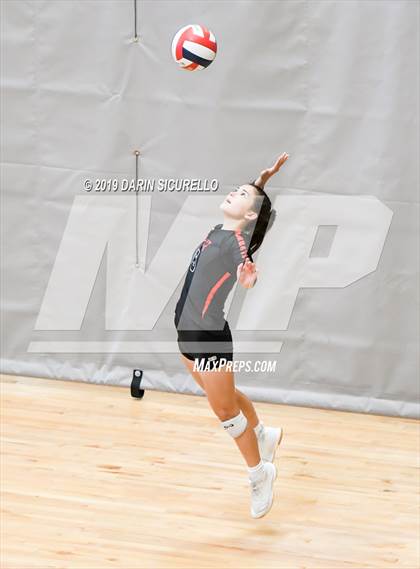 Thumbnail 2 in Sacred Heart vs. Village Christian (NIKE Tournament of Champions) photogallery.