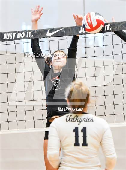 Thumbnail 1 in Sacred Heart vs. Village Christian (NIKE Tournament of Champions) photogallery.