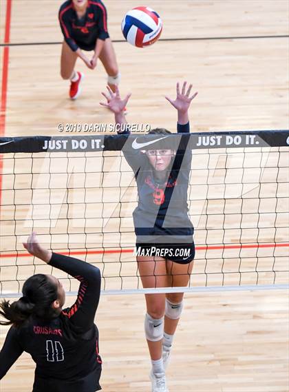 Thumbnail 3 in Sacred Heart vs. Village Christian (NIKE Tournament of Champions) photogallery.