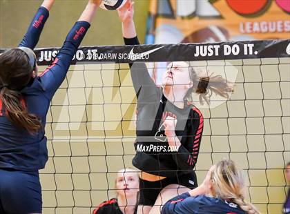 Thumbnail 3 in Sacred Heart vs. Village Christian (NIKE Tournament of Champions) photogallery.