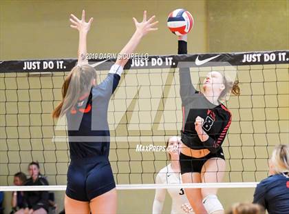 Thumbnail 3 in Sacred Heart vs. Village Christian (NIKE Tournament of Champions) photogallery.