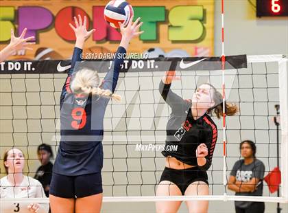 Thumbnail 2 in Sacred Heart vs. Village Christian (NIKE Tournament of Champions) photogallery.