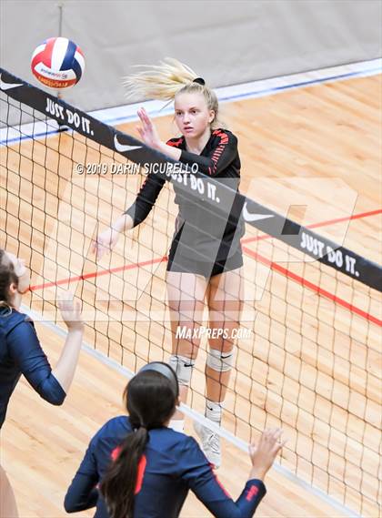 Thumbnail 3 in Sacred Heart vs. Village Christian (NIKE Tournament of Champions) photogallery.