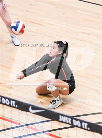 Thumbnail 2 in Sacred Heart vs. Village Christian (NIKE Tournament of Champions) photogallery.