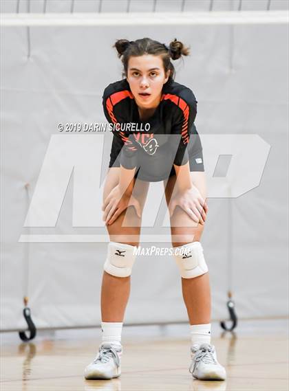 Thumbnail 1 in Sacred Heart vs. Village Christian (NIKE Tournament of Champions) photogallery.