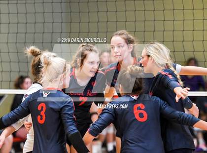Thumbnail 3 in Sacred Heart vs. Village Christian (NIKE Tournament of Champions) photogallery.
