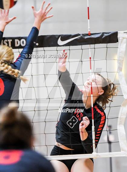 Thumbnail 1 in Sacred Heart vs. Village Christian (NIKE Tournament of Champions) photogallery.