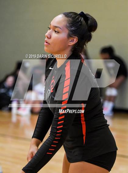 Thumbnail 1 in Sacred Heart vs. Village Christian (NIKE Tournament of Champions) photogallery.