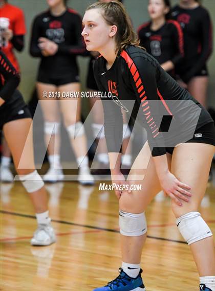 Thumbnail 2 in Sacred Heart vs. Village Christian (NIKE Tournament of Champions) photogallery.