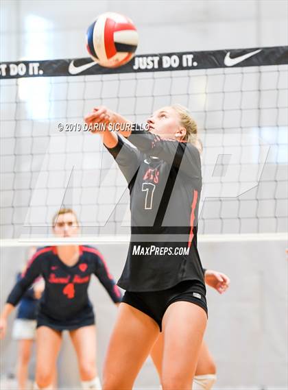 Thumbnail 2 in Sacred Heart vs. Village Christian (NIKE Tournament of Champions) photogallery.
