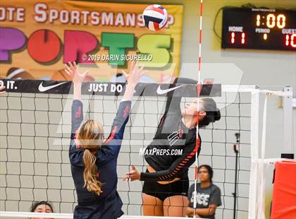 Thumbnail 3 in Sacred Heart vs. Village Christian (NIKE Tournament of Champions) photogallery.