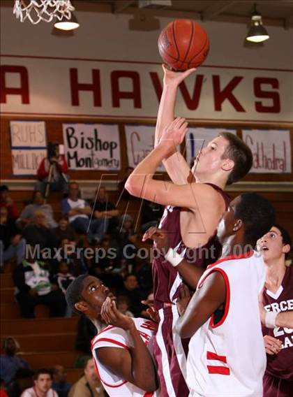 Thumbnail 3 in Mercer Island vs. Redondo (Sea Hawk Classic) photogallery.