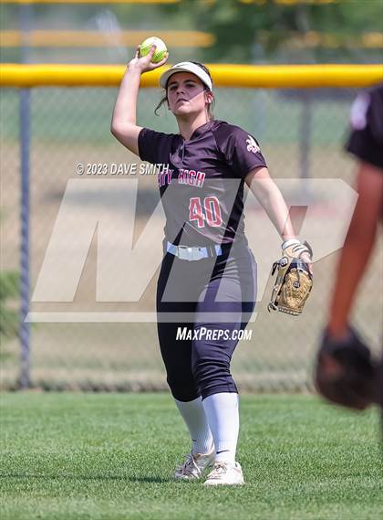 Thumbnail 3 in North Scott vs Iowa City (Linn-Mar/Alburnett Invitational) photogallery.