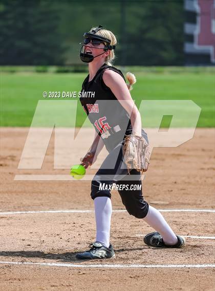 Thumbnail 3 in North Scott vs Iowa City (Linn-Mar/Alburnett Invitational) photogallery.