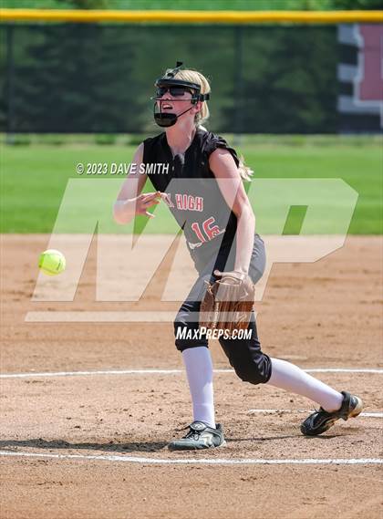 Thumbnail 2 in North Scott vs Iowa City (Linn-Mar/Alburnett Invitational) photogallery.