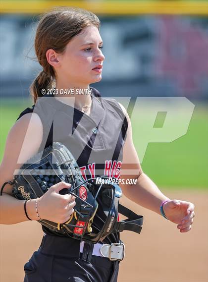 Thumbnail 1 in North Scott vs Iowa City (Linn-Mar/Alburnett Invitational) photogallery.