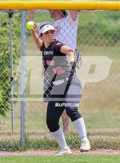 Thumbnail 2 in North Scott vs Iowa City (Linn-Mar/Alburnett Invitational) photogallery.
