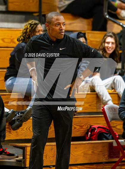 Thumbnail 3 in Our Lady of Mount Carmel vs. St. Andrew's Episcopal (Capital Hoops Mayhem on Military) photogallery.