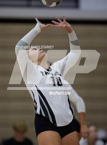 Thumbnail 1 in Estero @ Mariner photogallery.