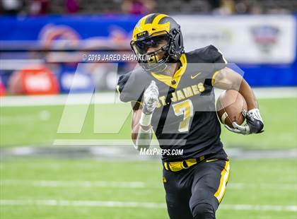 Thumbnail 1 in St. James vs. Jennings (LHSAA Class 3A Final) photogallery.