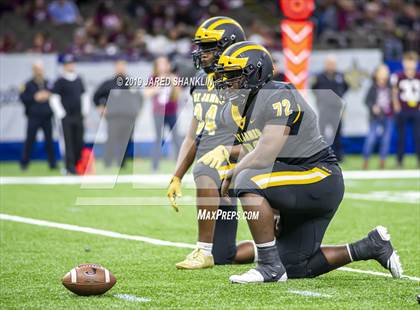 Thumbnail 2 in St. James vs. Jennings (LHSAA Class 3A Final) photogallery.