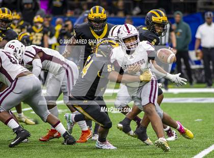 Thumbnail 1 in St. James vs. Jennings (LHSAA Class 3A Final) photogallery.