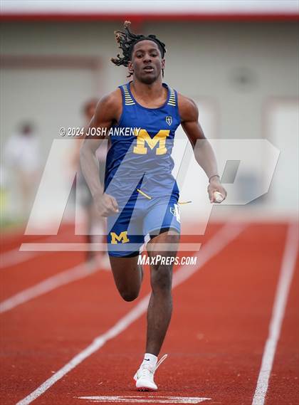 Thumbnail 2 in Red and Gold Relays photogallery.