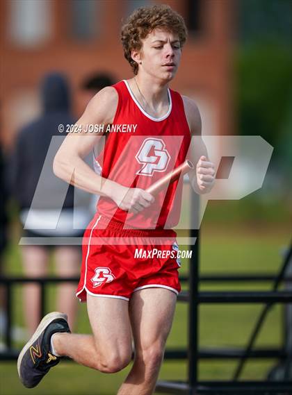 Thumbnail 3 in Red and Gold Relays photogallery.