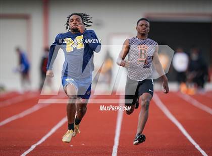 Thumbnail 3 in Red and Gold Relays photogallery.