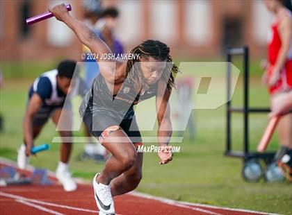 Thumbnail 2 in Red and Gold Relays photogallery.