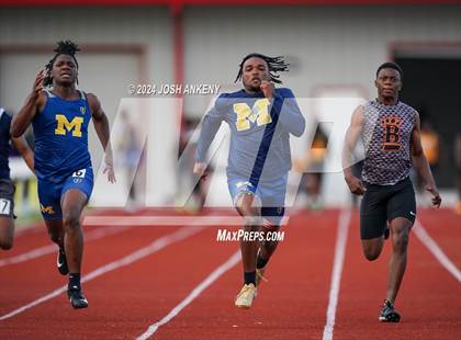 Thumbnail 1 in Red and Gold Relays photogallery.