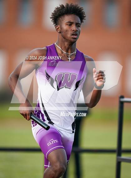 Thumbnail 2 in Red and Gold Relays photogallery.