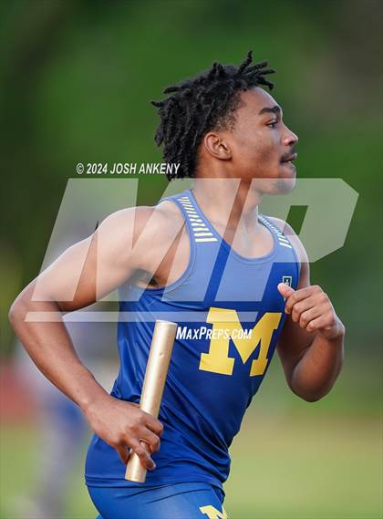 Thumbnail 3 in Red and Gold Relays photogallery.