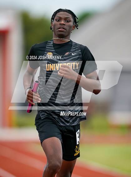 Thumbnail 3 in Red and Gold Relays photogallery.