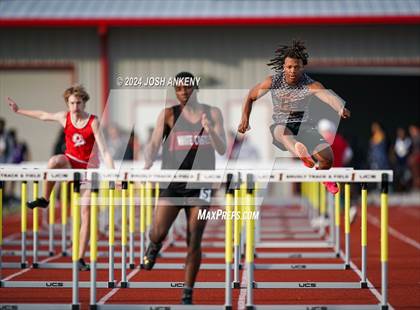Thumbnail 2 in Red and Gold Relays photogallery.