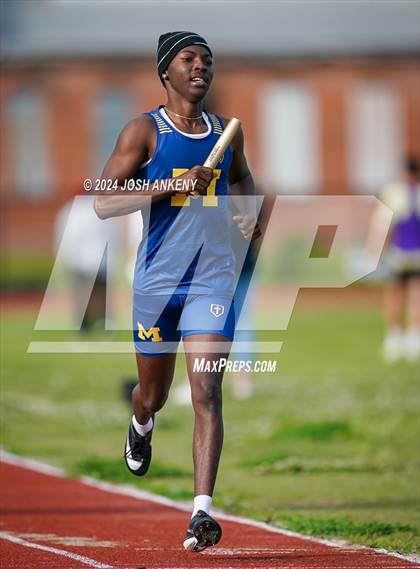 Thumbnail 3 in Red and Gold Relays photogallery.