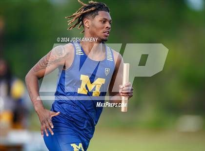 Thumbnail 2 in Red and Gold Relays photogallery.