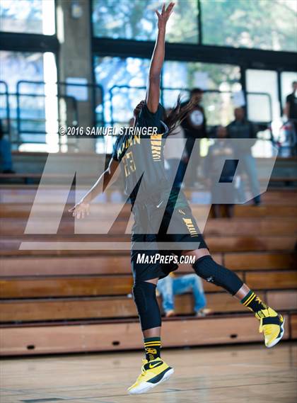 Thumbnail 3 in Vanden @ Oakland (Oakland Legends Classic) photogallery.