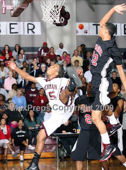 Thumbnail 1 in SA Wagner vs Sherman (Sherman Holiday Tournament) photogallery.